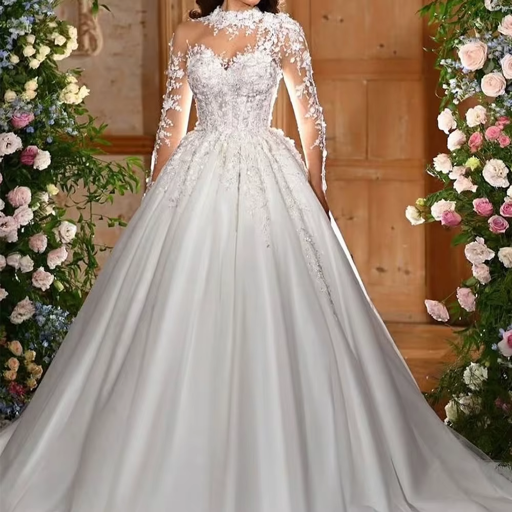 Robes de mariée élégantes à col rond et coupe A, en satin moderne à manches longues, avec des fleurs