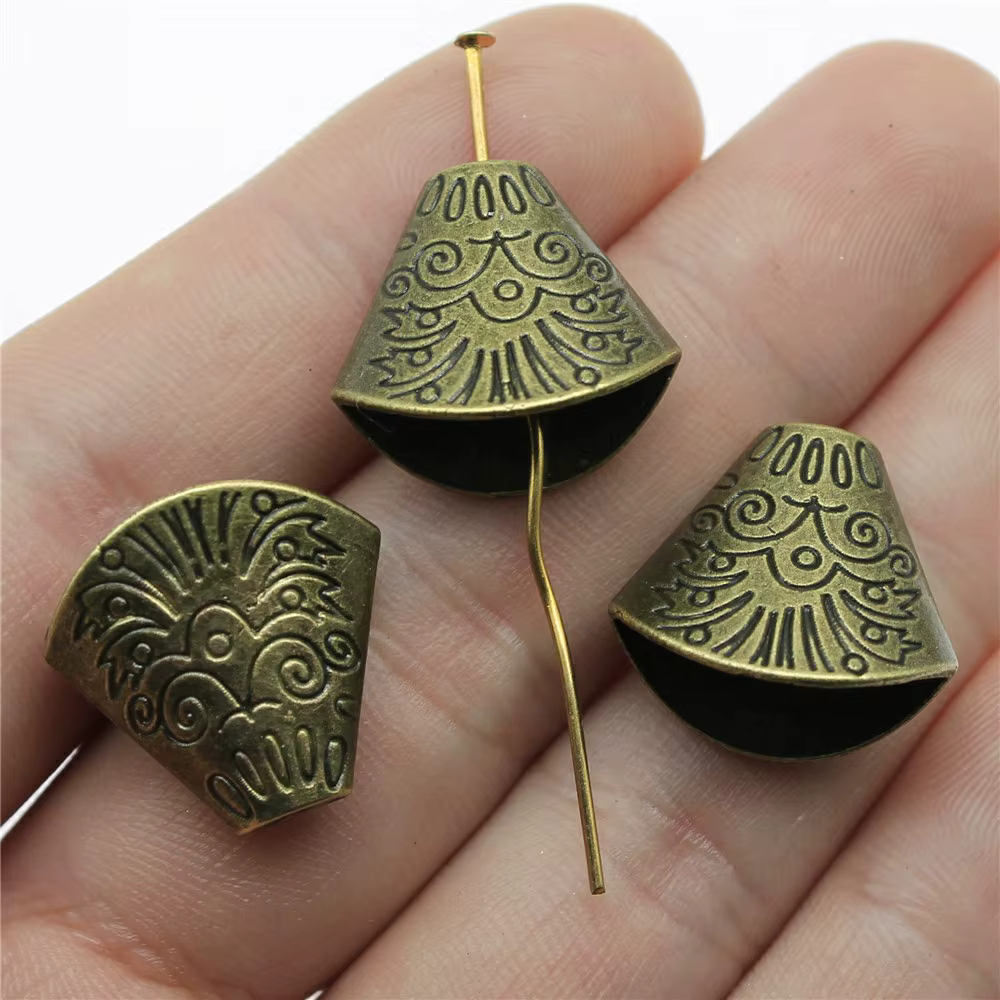 10 pièces 18x19x10mm Embouts de pompon pour breloques, composants de bijoux, vente en gros, 3 couleu