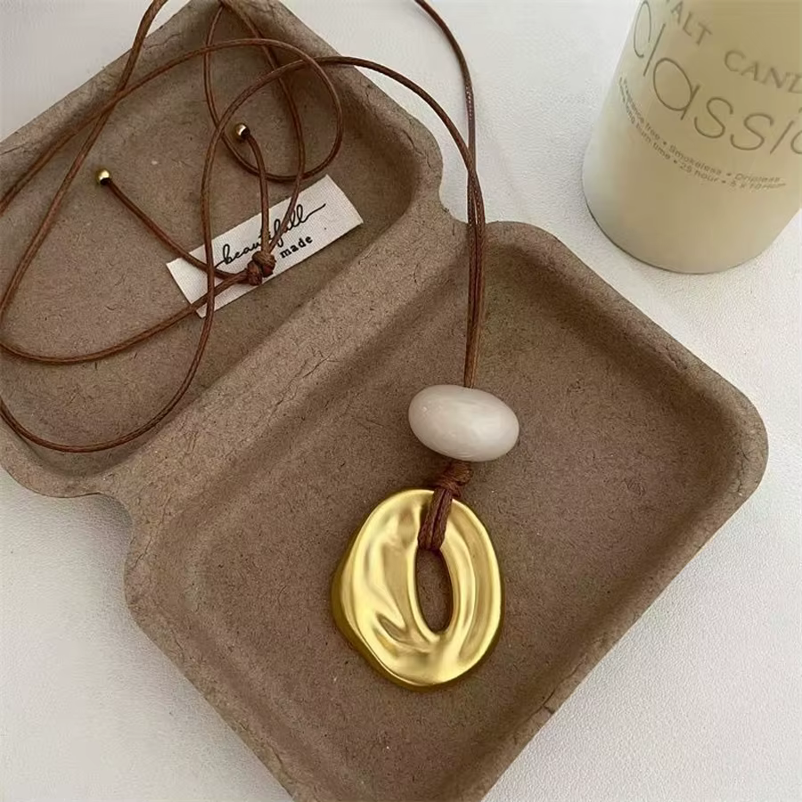 Collier de perles longues pour femmes et filles, pendentif géimétrique irrégulier en résine, corde d