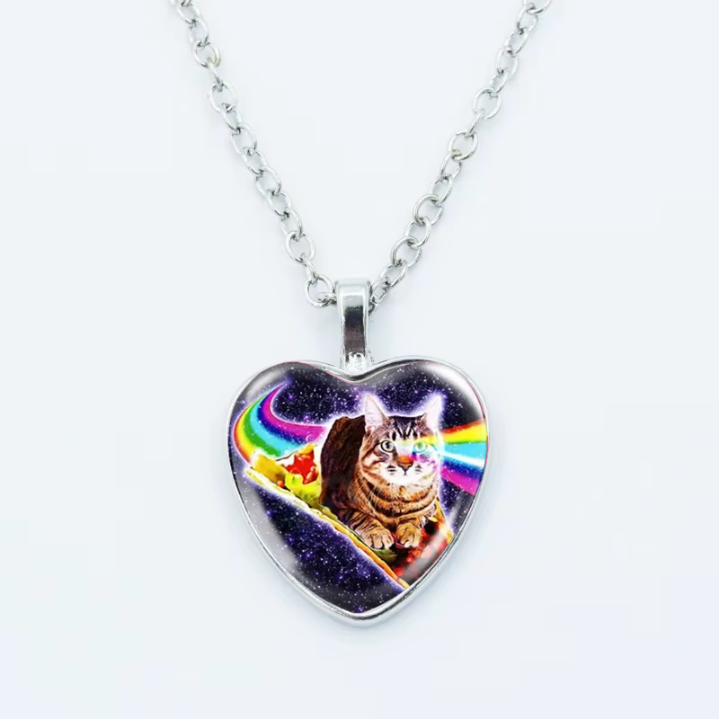 Collier avec pendentif en forme de cœur de chat extraterrestre arc-en-ciel, mignon et amusant, bijou