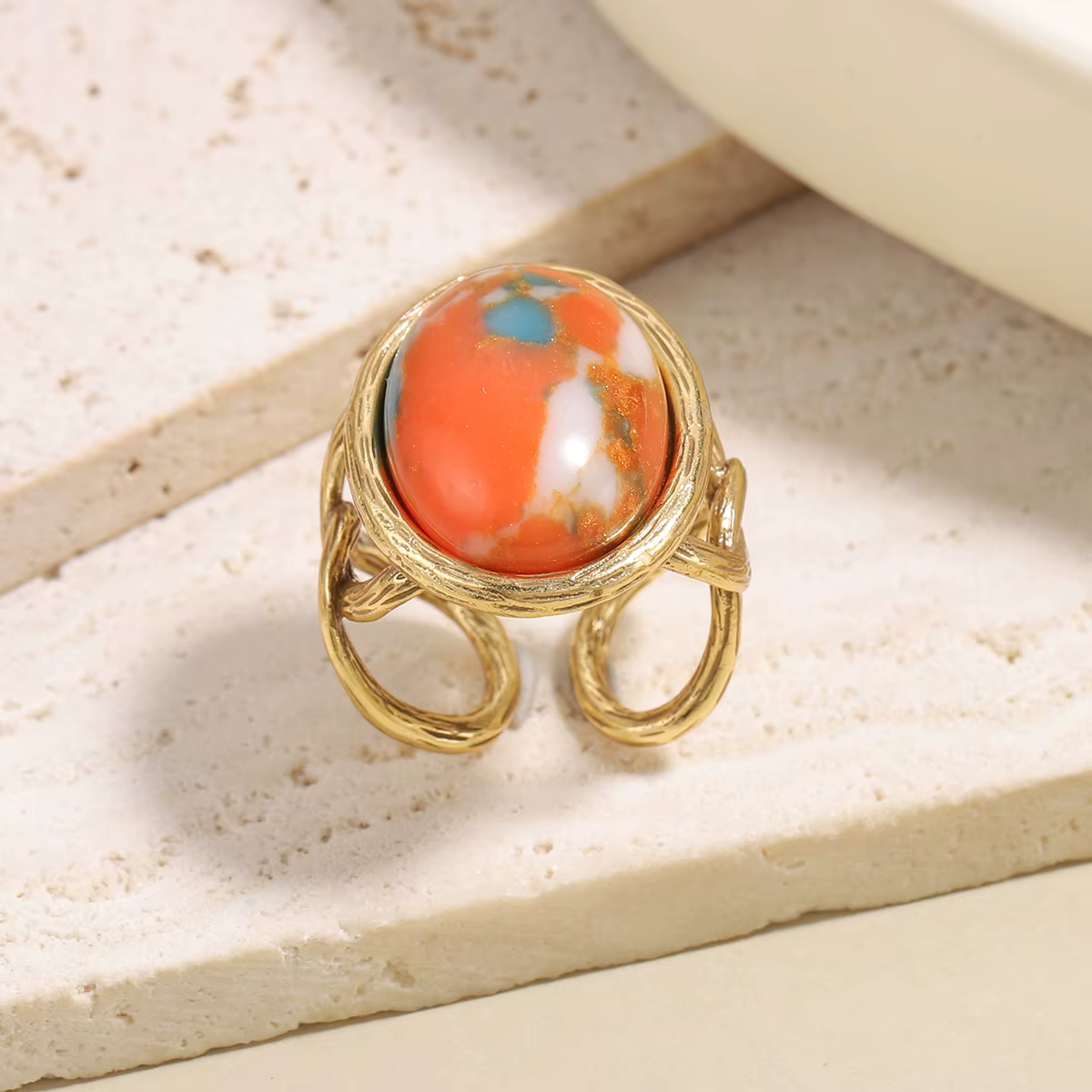 Bague en pierre naturelle colorée plaquée or pour femme - Bijou unique avec motif ovale et gemme |  