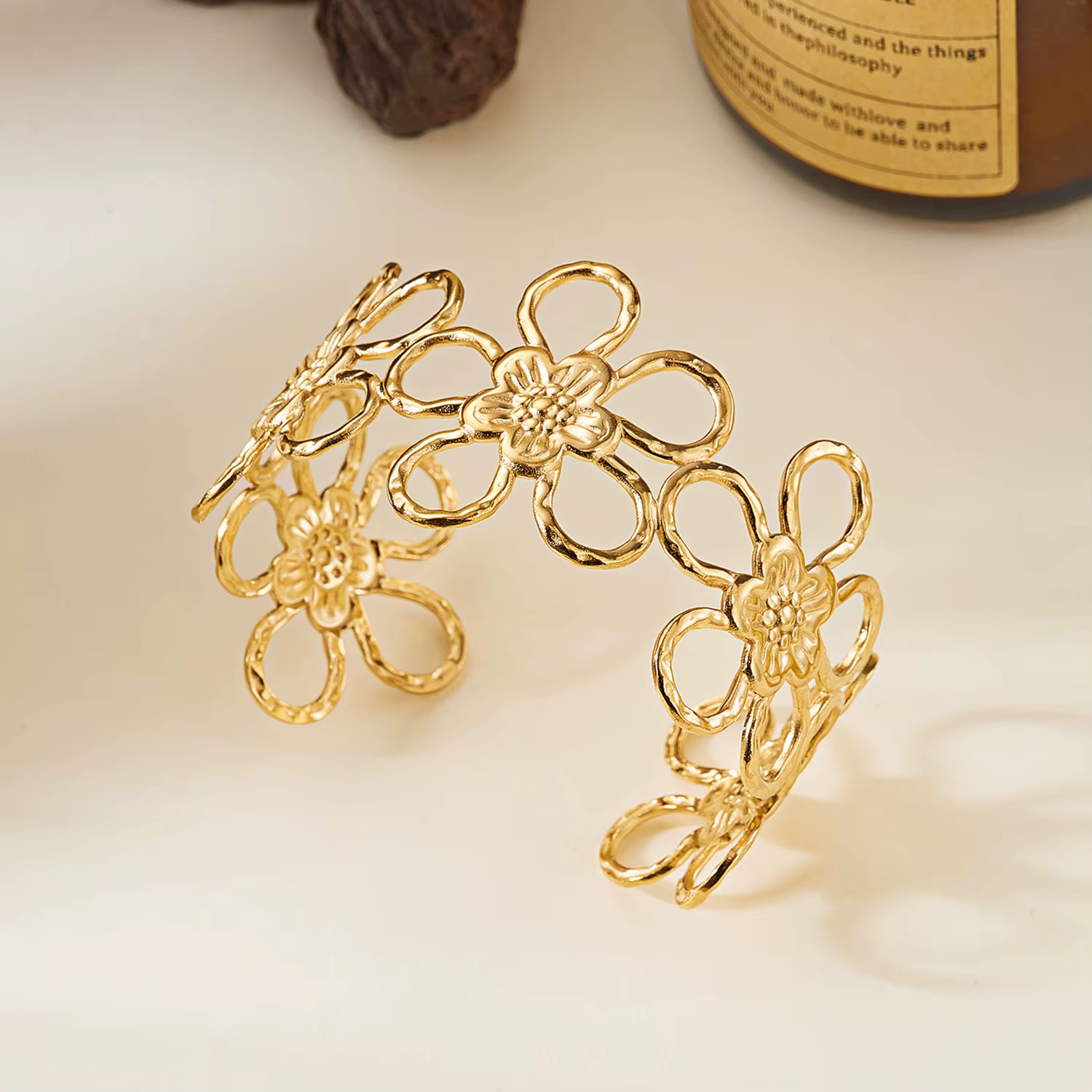 Bracelet manchette en acier inoxydable Sweet Hollow Flower pour femme, couleur or surdimensionné, mo