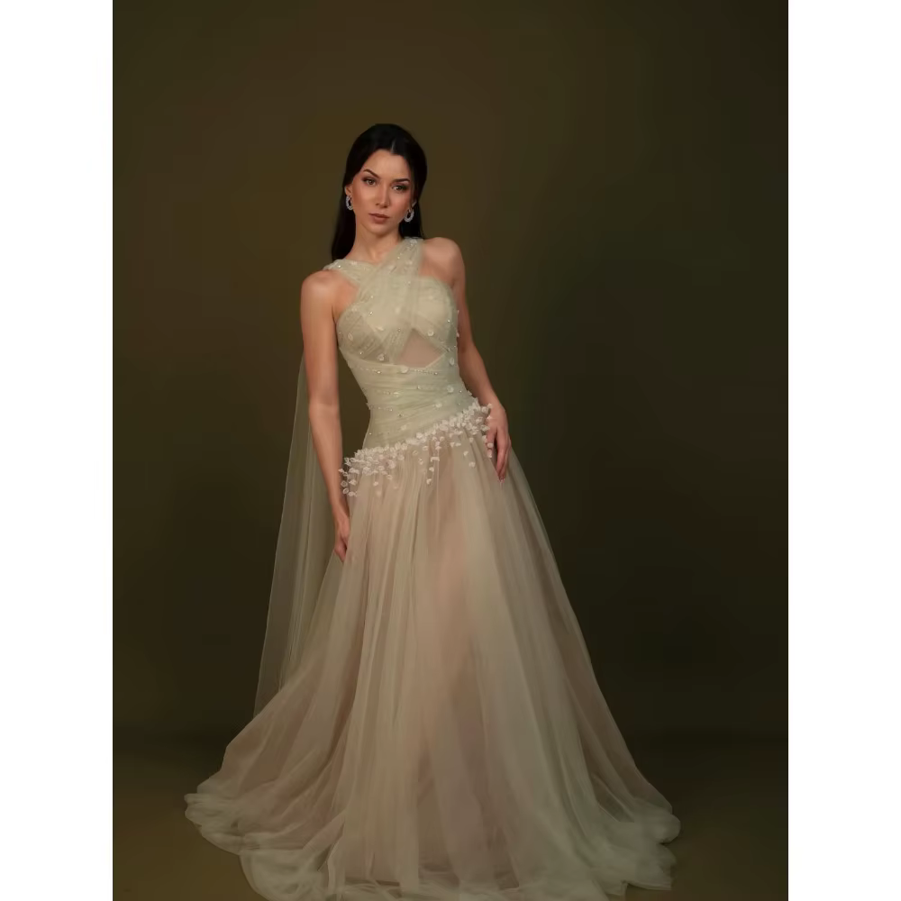 Robe de soirée glamour couleur champagne, col halter, en tulle transparent avec traîne perlée, pour 