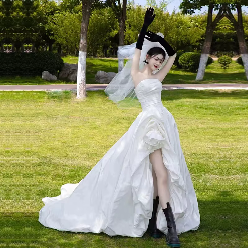 Robe de mariée légère sans bretelles, asymétrique épaule dénudée, voile de bienvenue, courte devant 