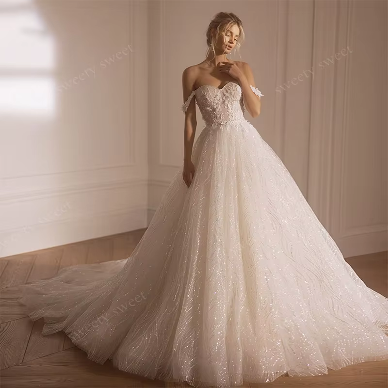 Robes de mariée épaules dénudées en organza avec broderies et sequins, coupe trapèze, sans manches, 