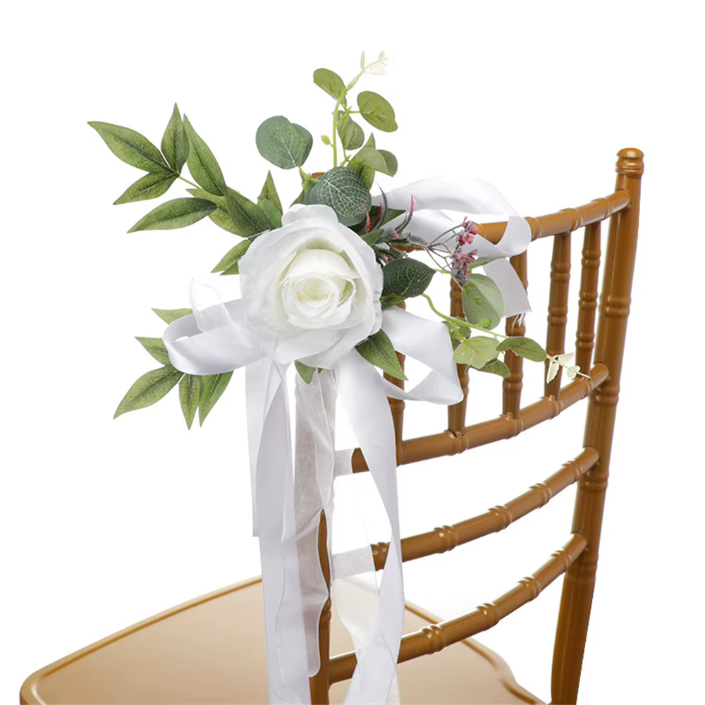 Décoration florale pour dossier de chaise, rose blanche avec verdure et ruban de satin, pour allée d