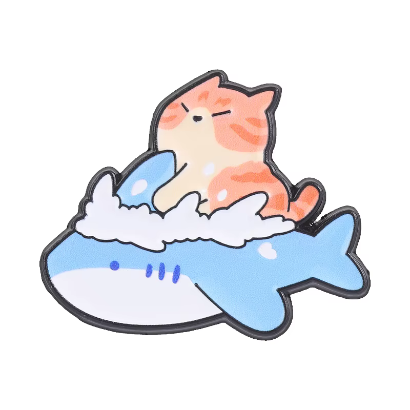 Broches en émail Chat Requin, Badges Chaton Surfiste, Bijoux Animaux Mignons et Drôles Thème Océan, 