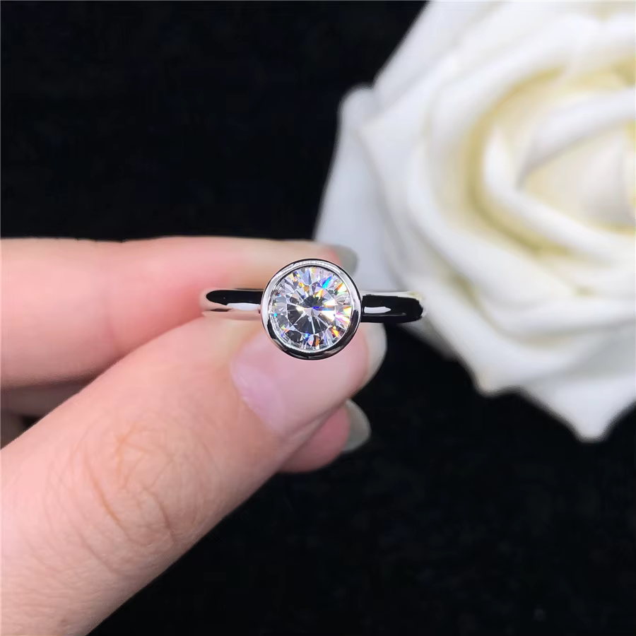 Bague de mariage romantique en or blanc massif 14 carats pour femme, bague de fiançailles Moissanite