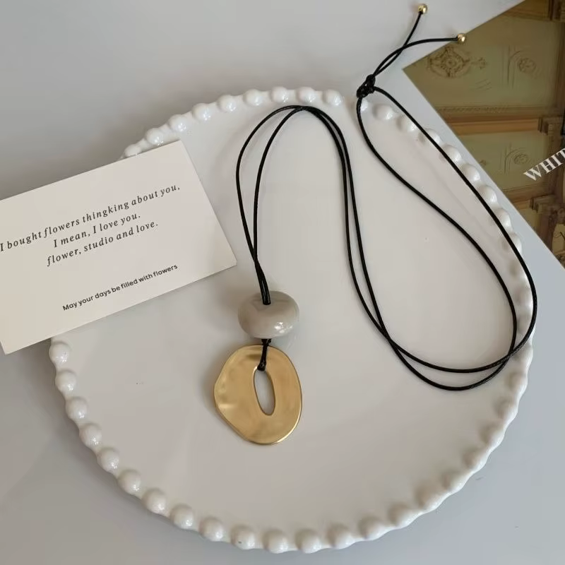 Colliers avec pendentif en pierre ovale pour femmes, Design Unique, creux irrégulier, couleur mate, 