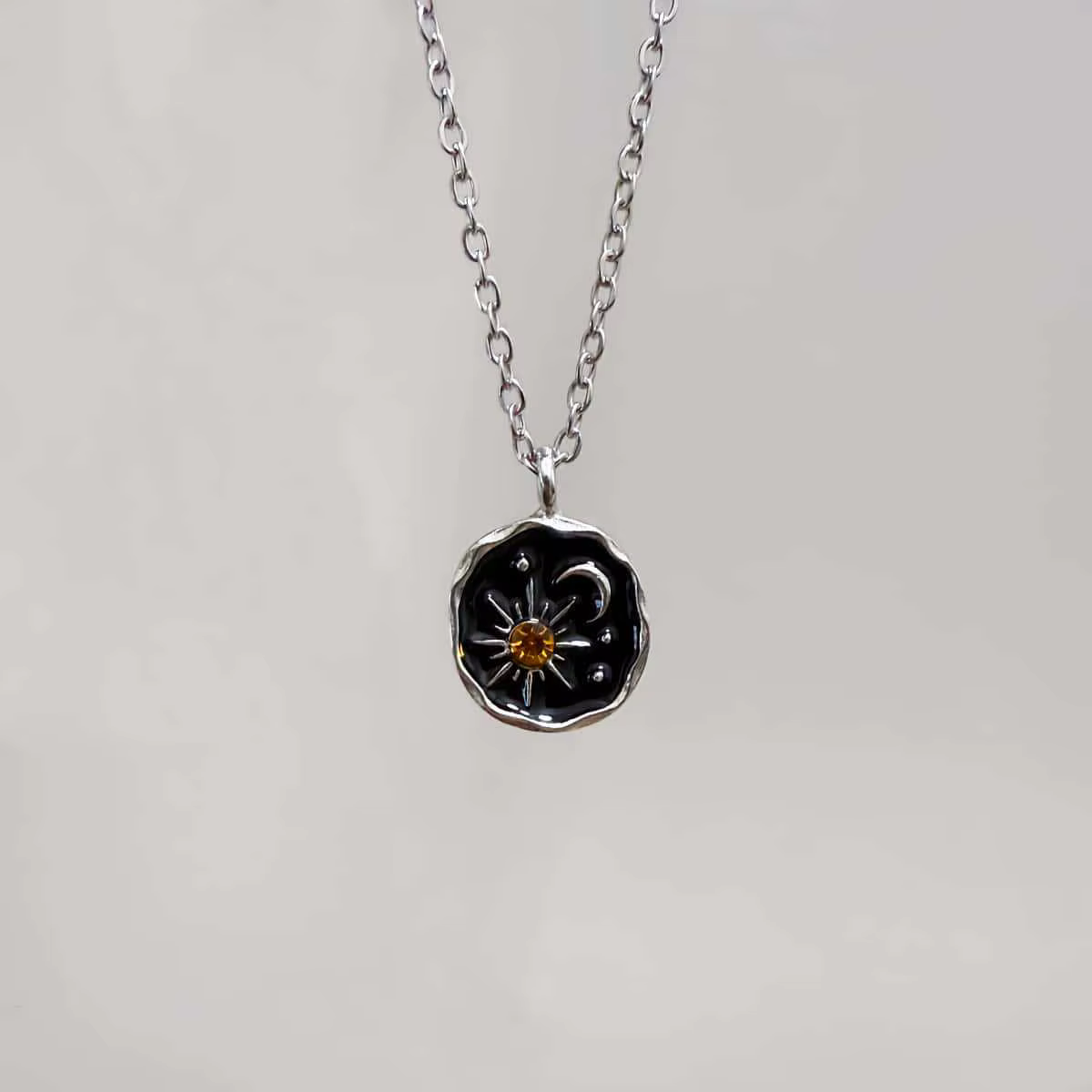 Collier Pendentif Bohème Soleil Lune Étoile en Argent, Émail Noir, Cristal Jaune, Pièce Céleste, Ras