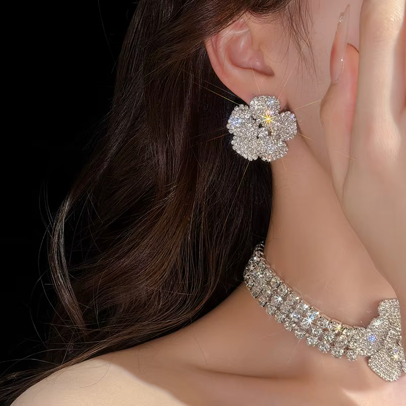 Ensemble collier et boucles d'oreilles ras du cou en diamant Floral luxueux, accessoires pour robe d