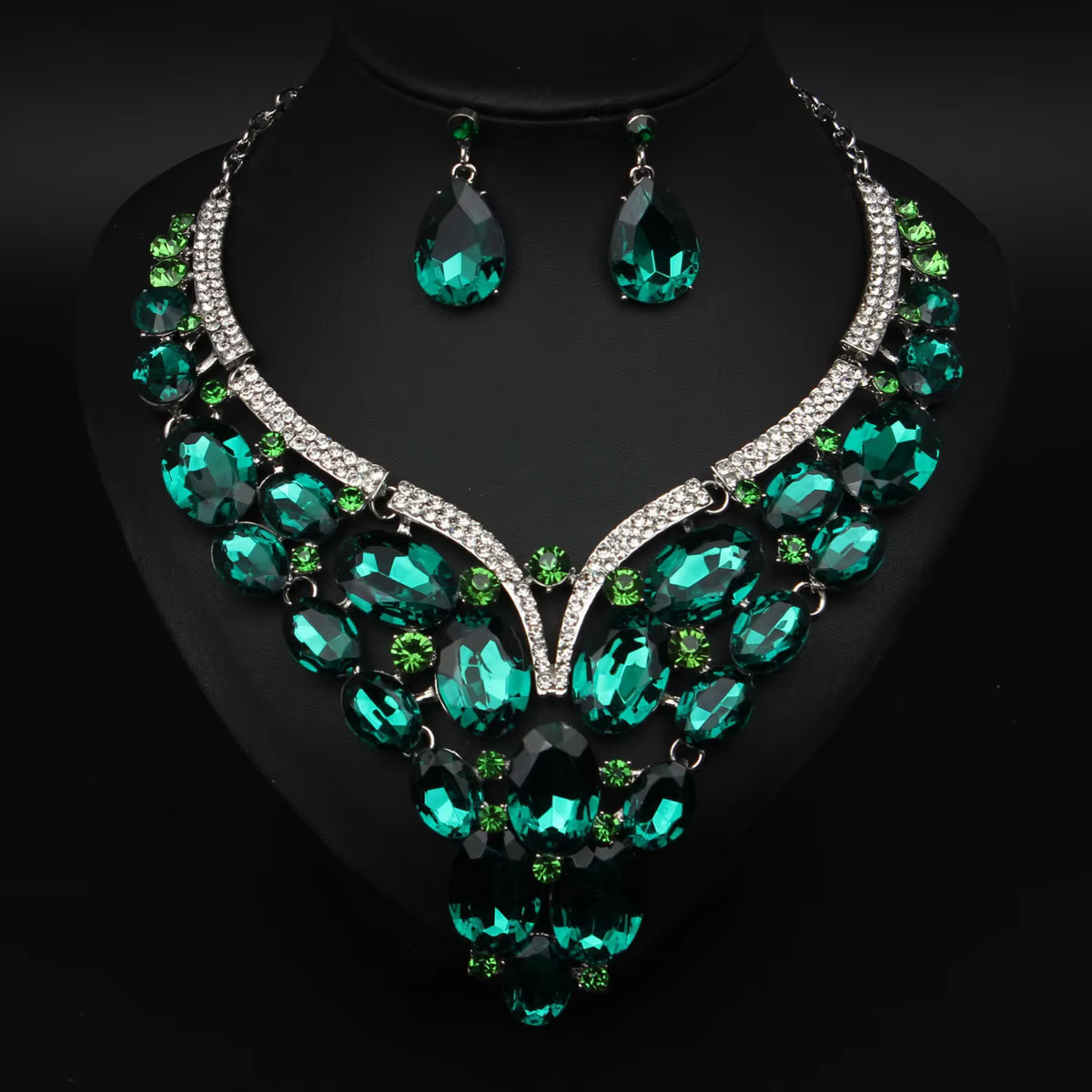 Nouvel ensemble de bijoux de luxe en cristal artificiel, collier et boucles d'oreilles. Accessoires 