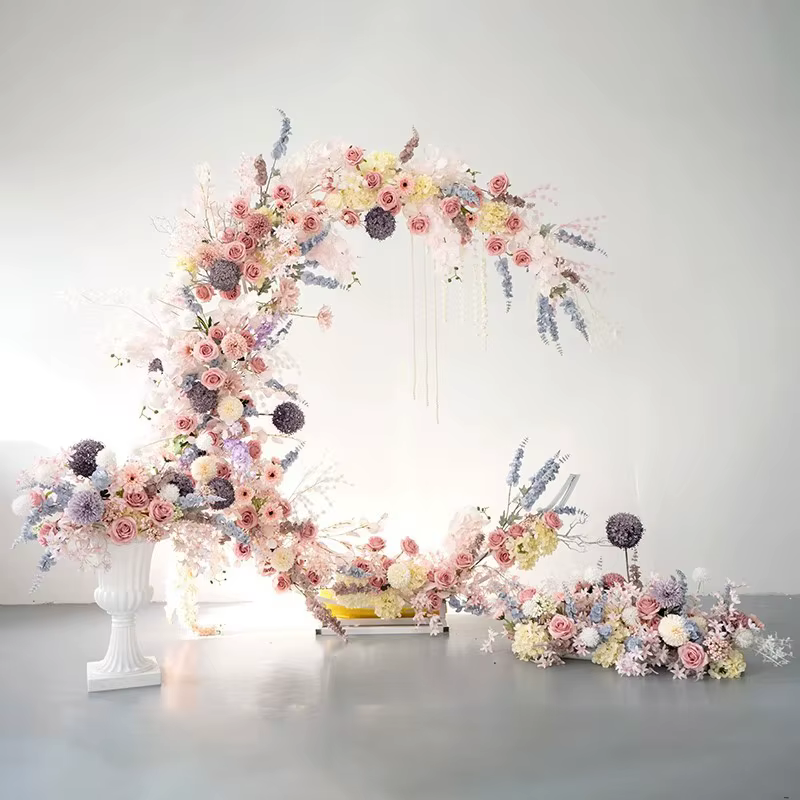 Arrangements floraux pour les arche de mariage, les décors de mariage et les événements photographiq