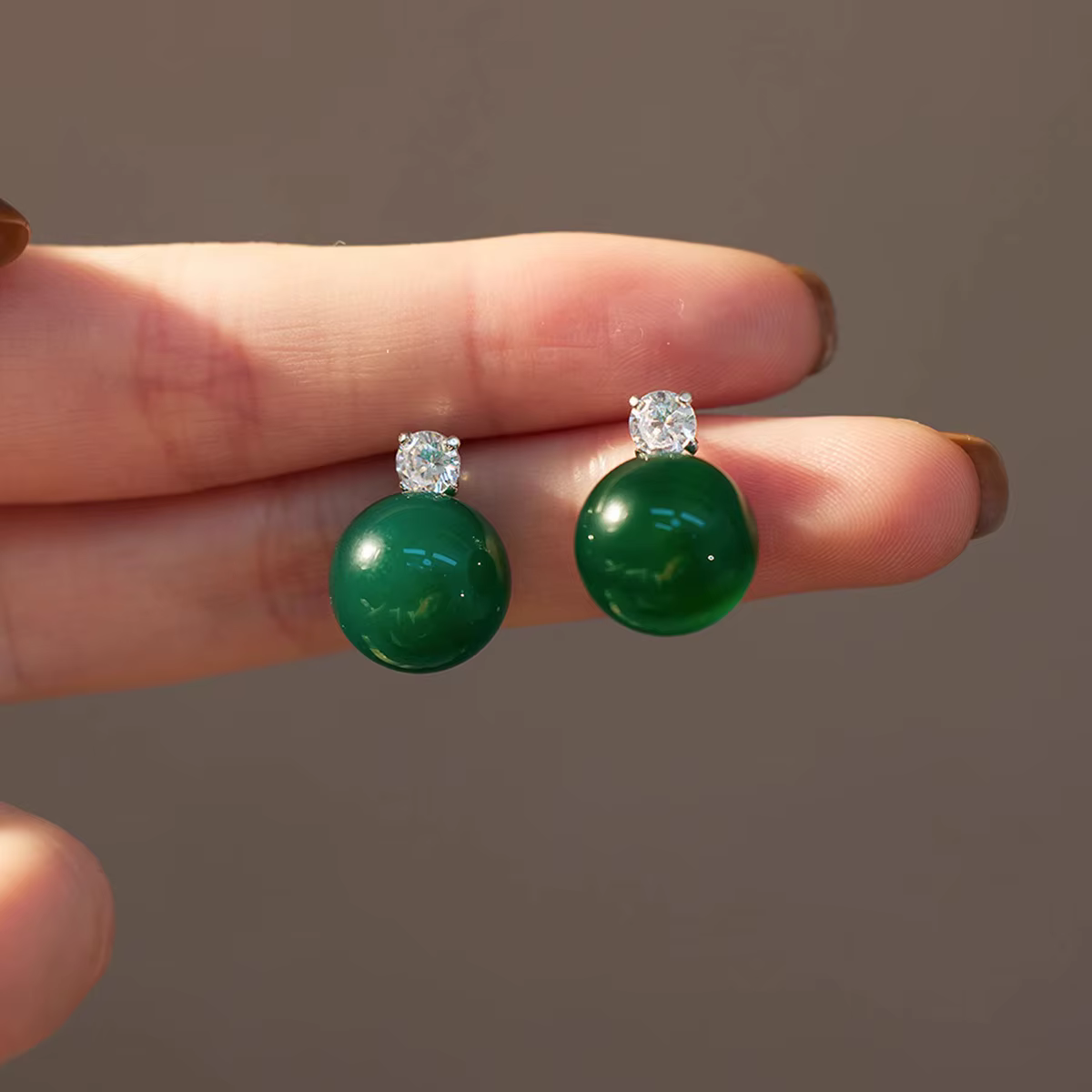 Boucles d'oreilles pendantes Minar de luxe en pierre naturelle de jade vert et zircone cubique pour 