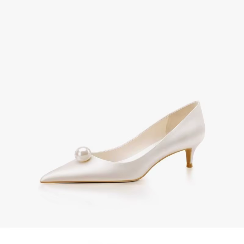 Nouvelles chaussures de mariée en satin blanc, talons hauts perlés, chaussures de demoiselle d'honne