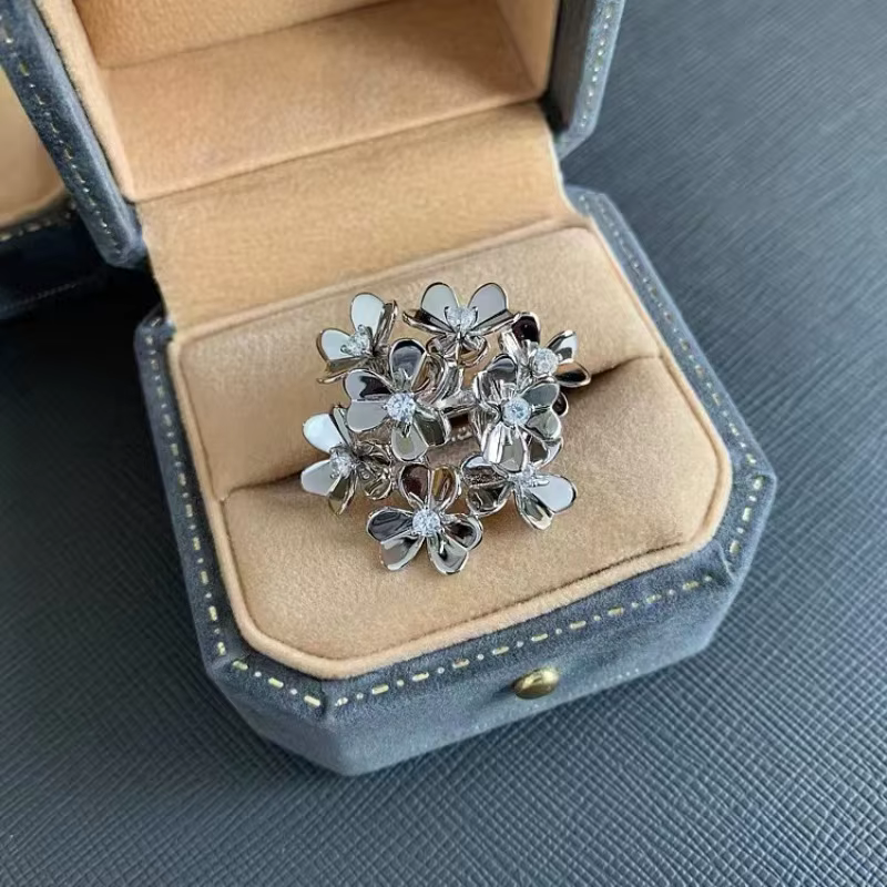 Bagues en forme de pétale floral incrusté de diamants brillants pour femmes, bague de luxe légère, à