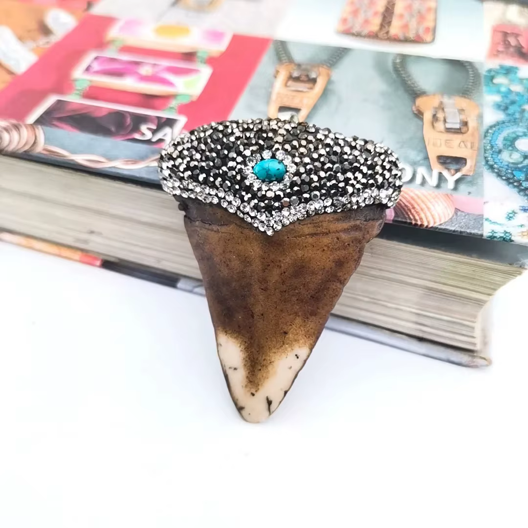 Pendentif en forme de dent de requin à la mode, clouté en diamant, Style ethnique, bijoux transfront