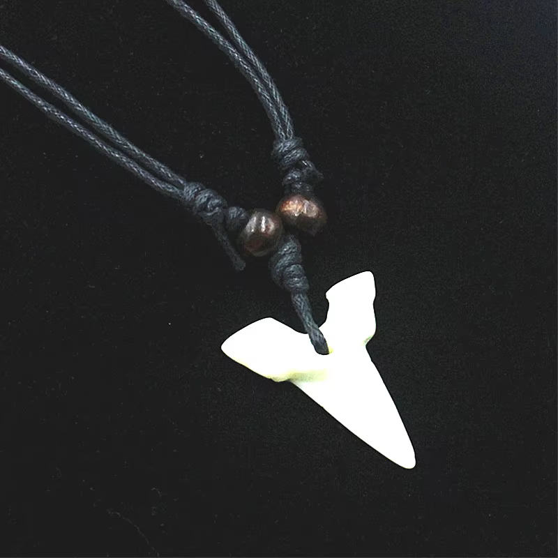 Collier Imitation os de Yak en forme de dent de requin, bijoux Cool pour hommes et femmes, pendentif