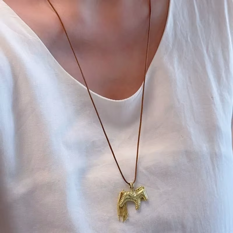 Collier Long avec pendentif cheval couleur or argent pour femmes, chaîne de pull réglable à la mode,