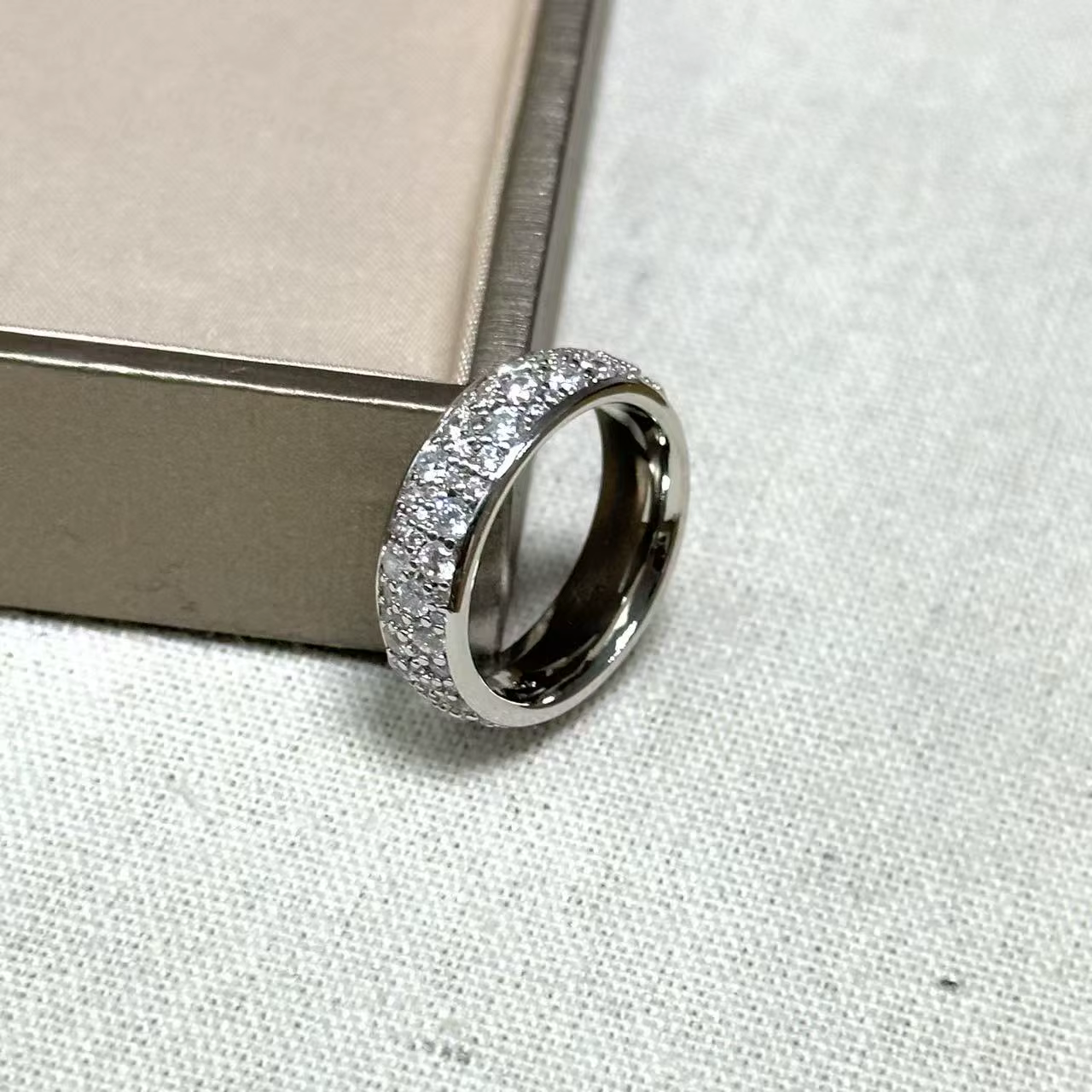 Pomellato Bague pour femme entièrement sertie de diamants, version large, élégante, exquise, en arge