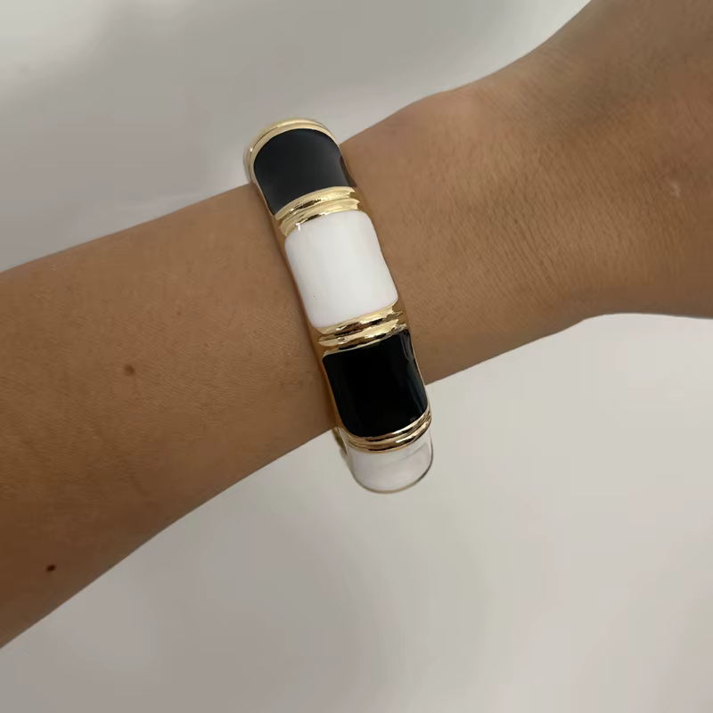 HUANZHI – Bracelet Vintage en émail émaillé, manchette à carreaux noir et blanc, gros bijoux massifs