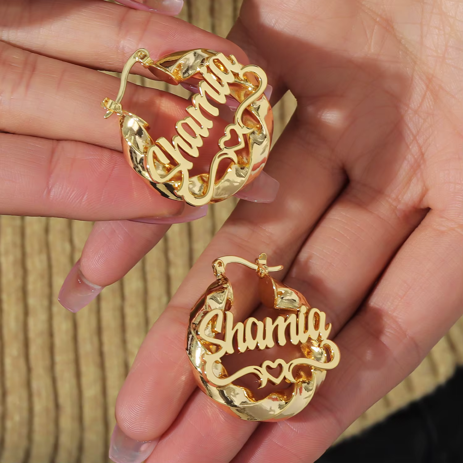 Qitian enfants bijoux nom personnalisé boucles d'oreilles femmes nom boucle d'oreille torsion cercea