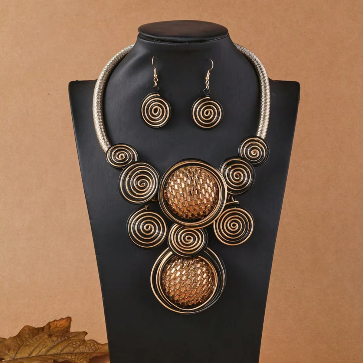Ensemble de bijoux tendance pour femme : collier et boucles d'oreilles géométriques ronds en résine 