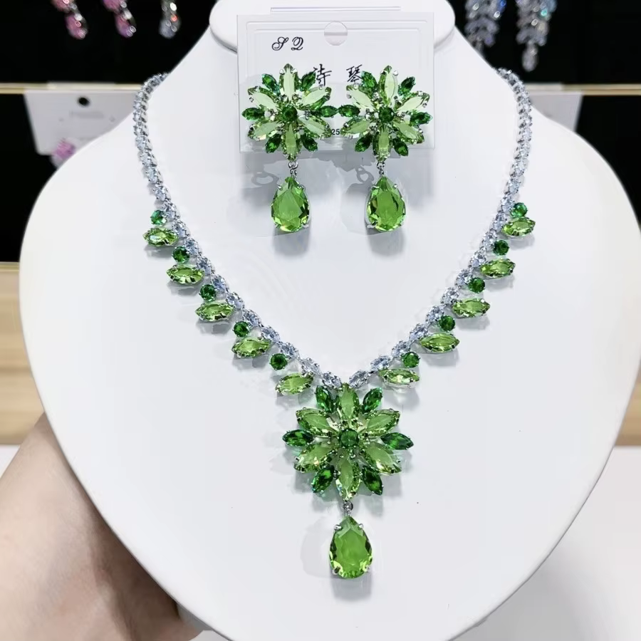 Femmes flocon de neige fleur mode Zircon luxe collier boucles d'oreilles ensemble 2025