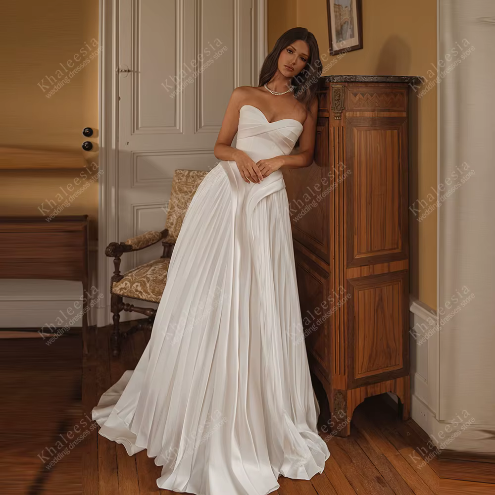 Robes De mariée charmantes Robes De mariée simples Robes à plusieurs niveaux en satin Sexy sans bret