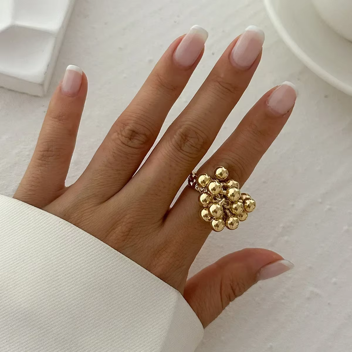Bague cuir chevelu perle pour femme, couleur argent, design créatif, métal irrégulier, petite boule,