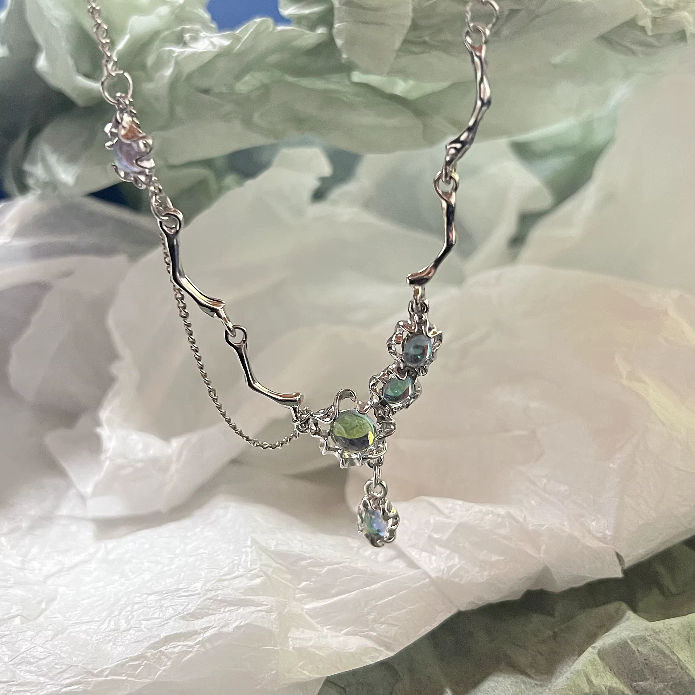 Collier en métal liquide avec pendentif opale en cristal pour femme, tour de cou vintage irrégulier,