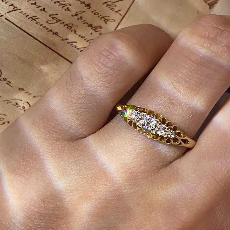 Bague classique en diamant scintillant pour femmes, bague de luxe légère, à la mode, entièrement en 