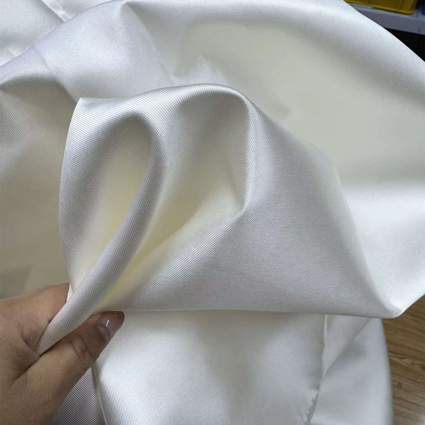 Tissu satiné rigide beige ivoire Mikado pour robe de mariée, tissu satiné épais pour la confection d