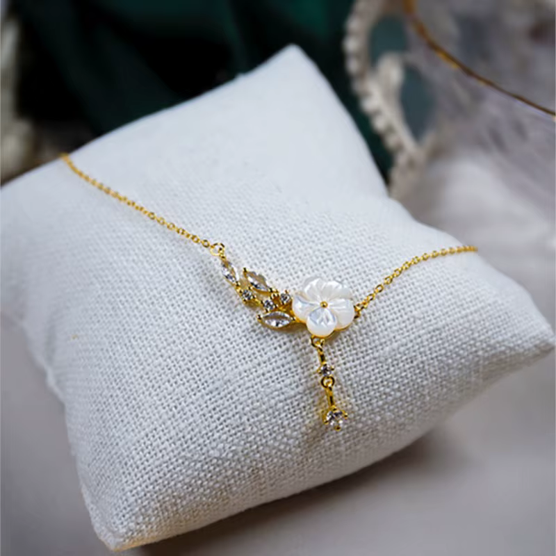Anenjery – collier en Zircon pour femmes, feuille de fleur de cerisier, nouvelle mode, Design délica