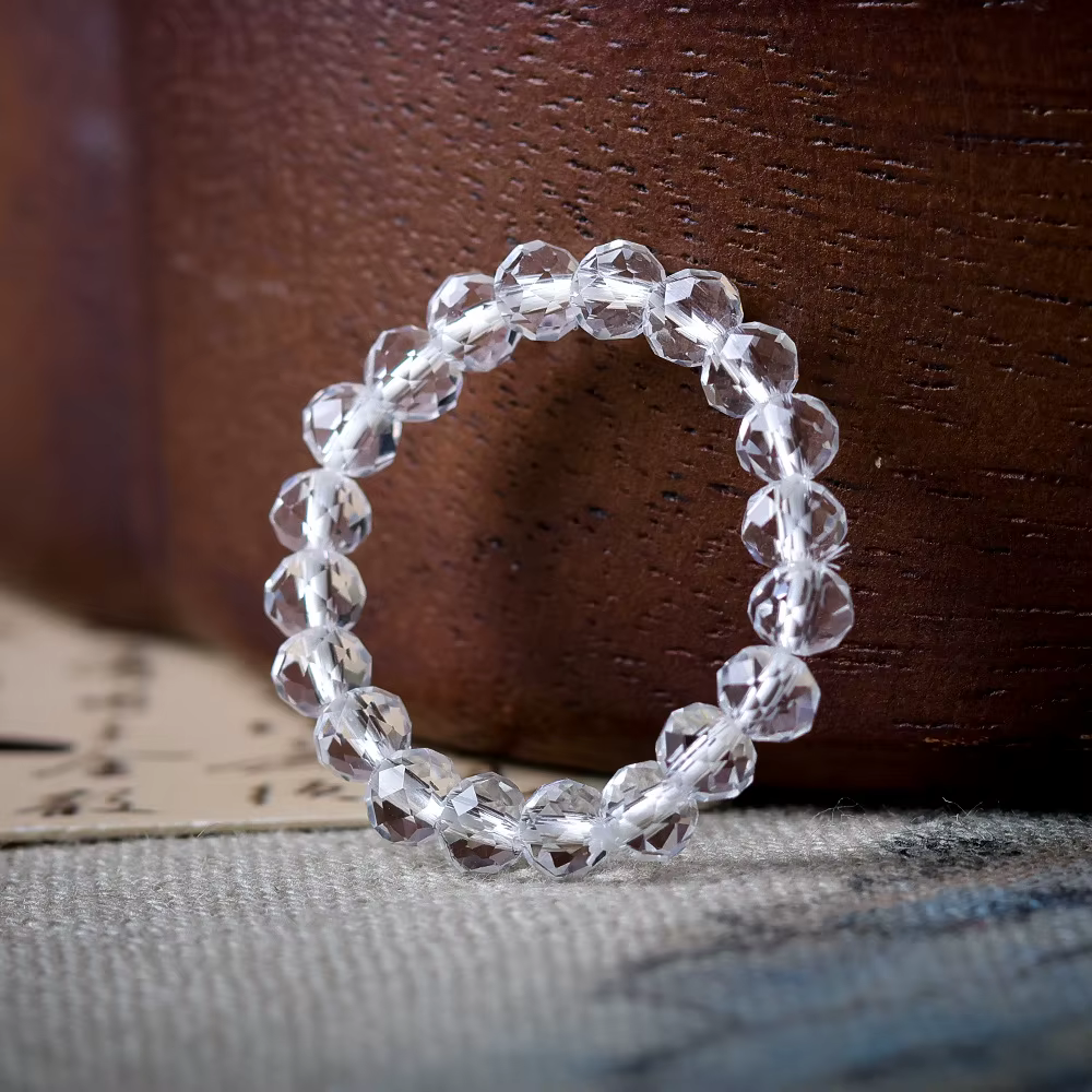 Bague tissée à la main avec design original, perles de calcédoine blanche facettées, style chinois d
