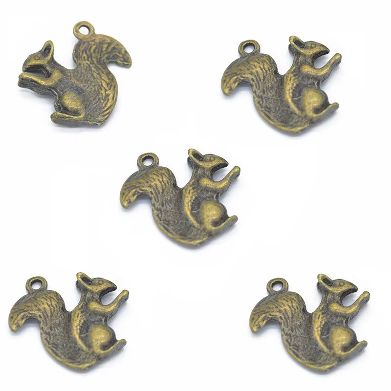 8 pièces breloques écureuil tibétain argent Bronze pendentifs Antique charme fabrication de bijoux b
