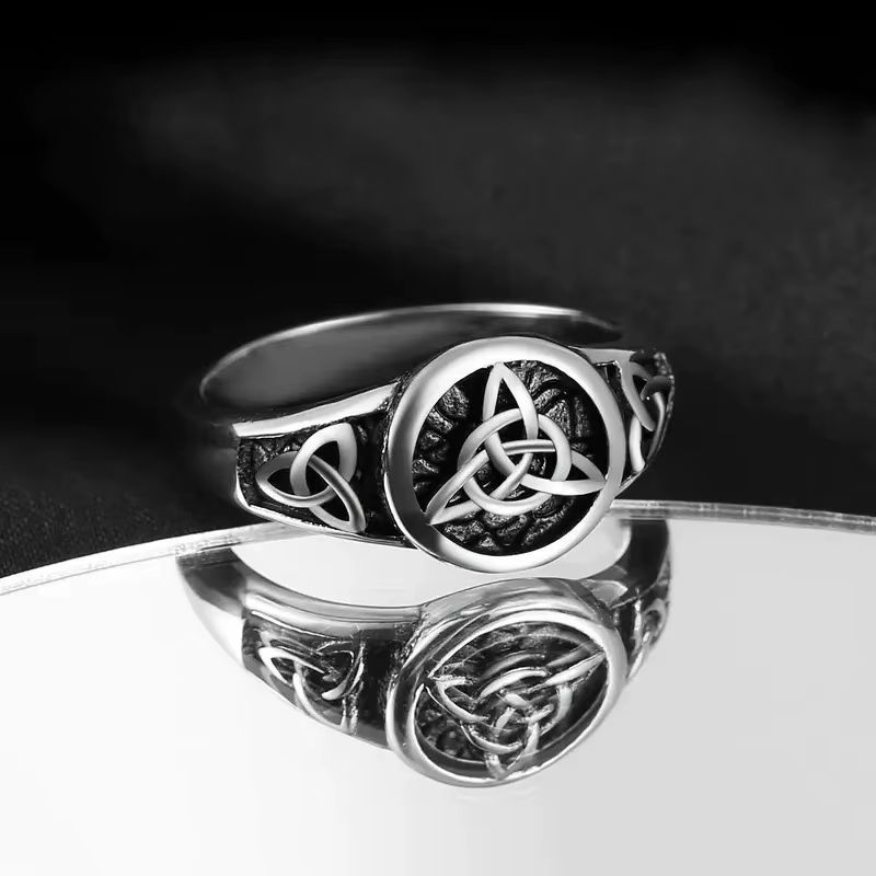 Nouvelle bague triple en argent thaïlandais rétro 2026, motif nœud celtique, amulette celtique sorci