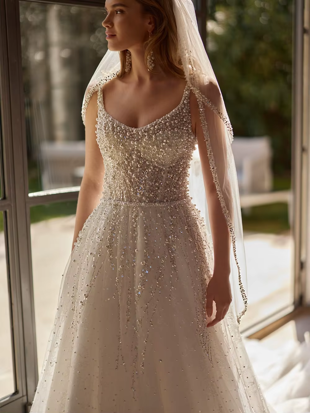 Robe de mariée de luxe brillante coupe A-line, élégante, avec perles et dentelle, corset transparent