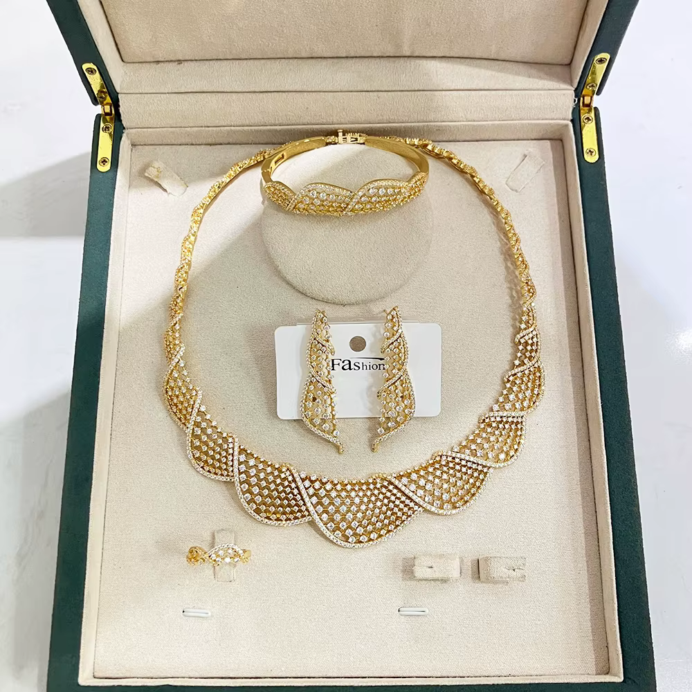 Ensemble de bijoux élégant couleur or 4 pièces pour femmes, collier, boucles d'oreilles, bracelet et