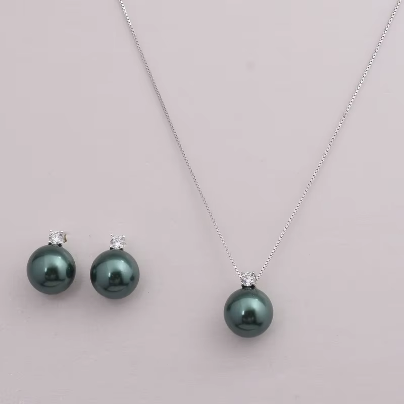 Nouvel ensemble de bijoux style Muillard : Boucles d'oreilles clous en perles françaises et collier 