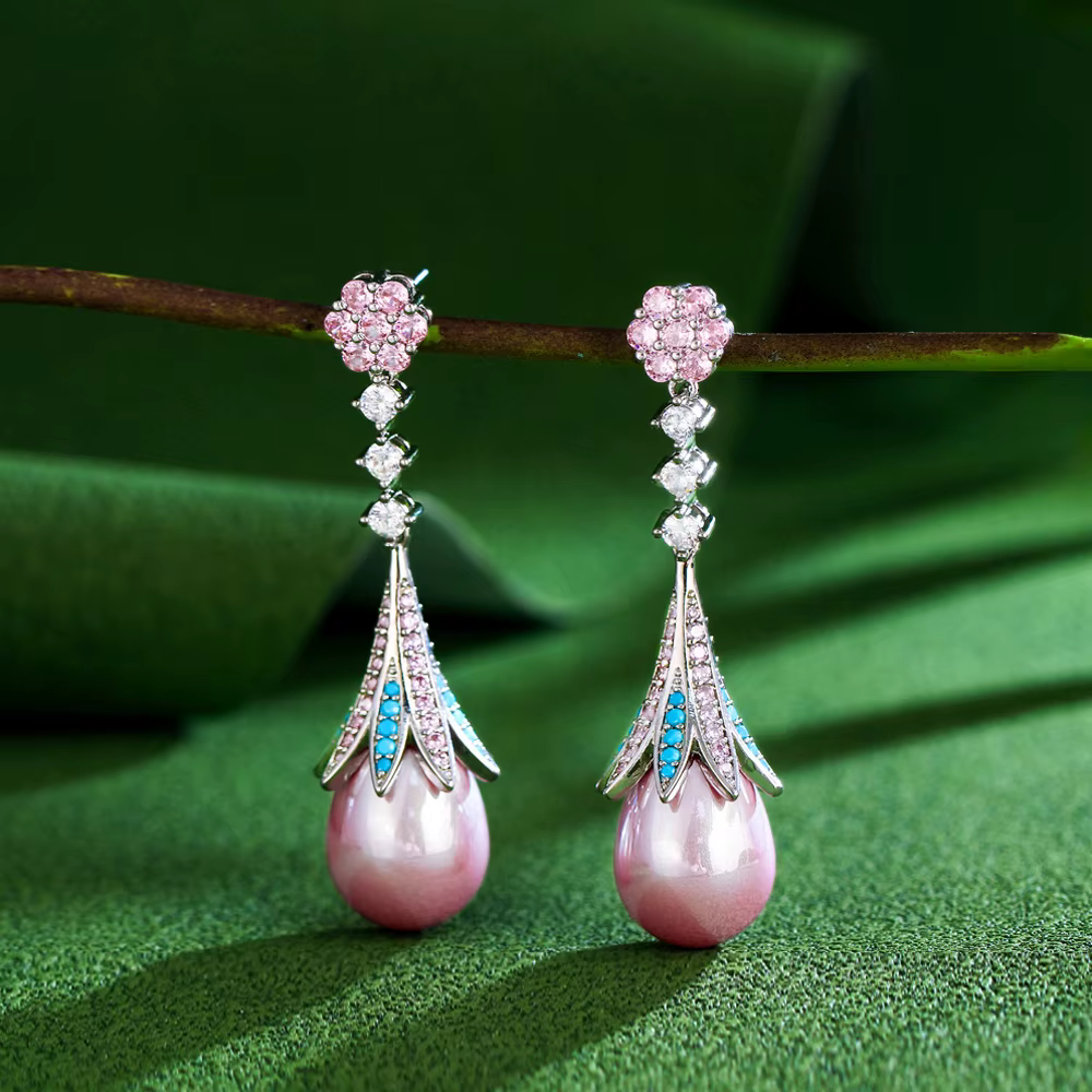 Pera Vintage tempérament élégant Long palais Style luxe CZ décor gouttelette Imitation perle boucle 