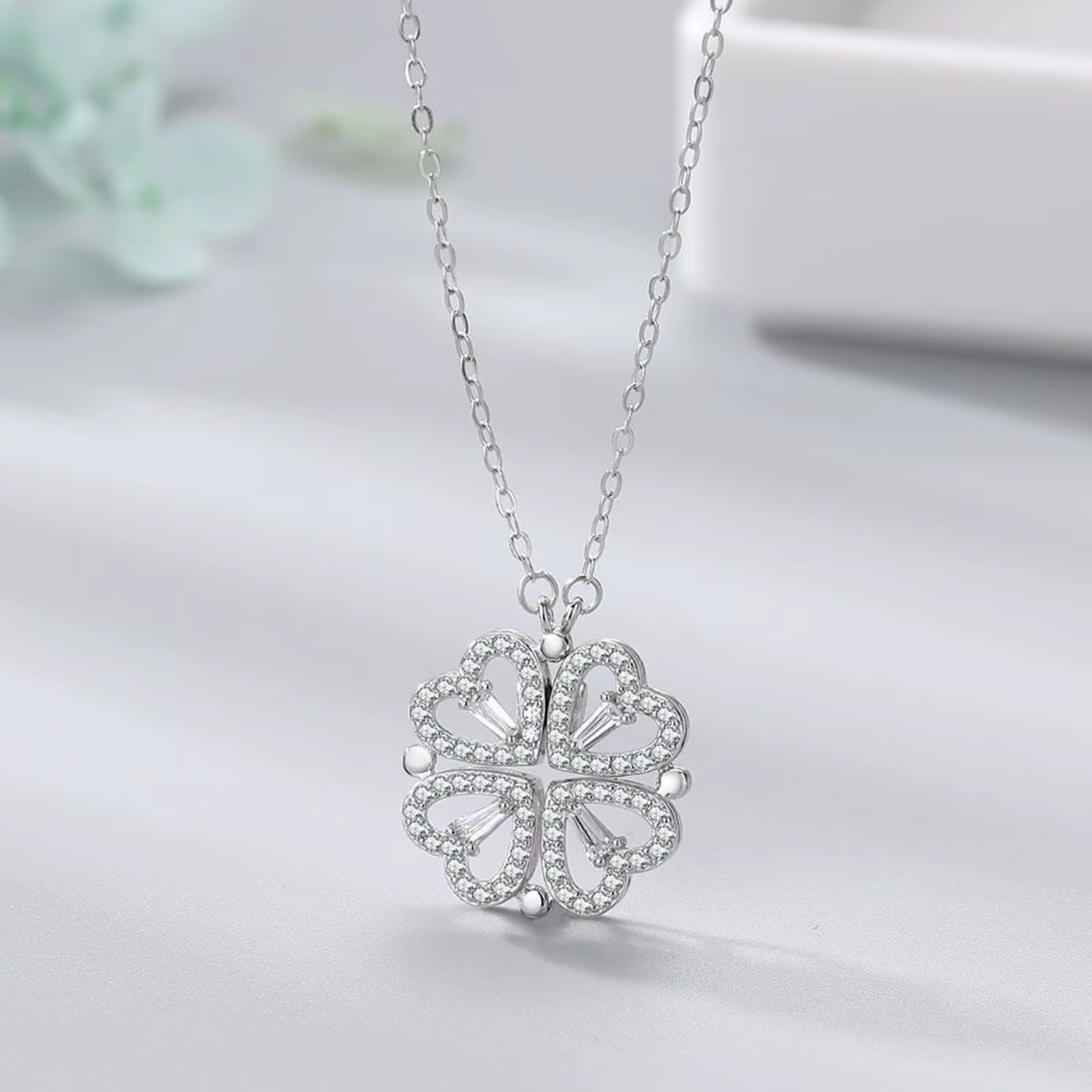 Collier avec pendentif trèfle à quatre feuilles en forme de cœur, bijoux en Zircon pour femmes, chaî