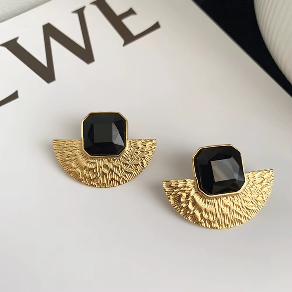Boucles d'oreilles en métal exagérées rétro pour femmes, conception d'éventail de vent européen et a
