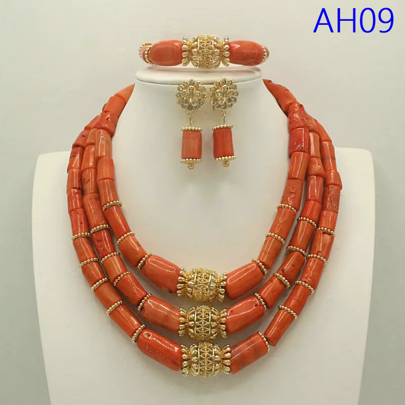 Ensemble de bijoux en grandes perles de corail, mode nigériane