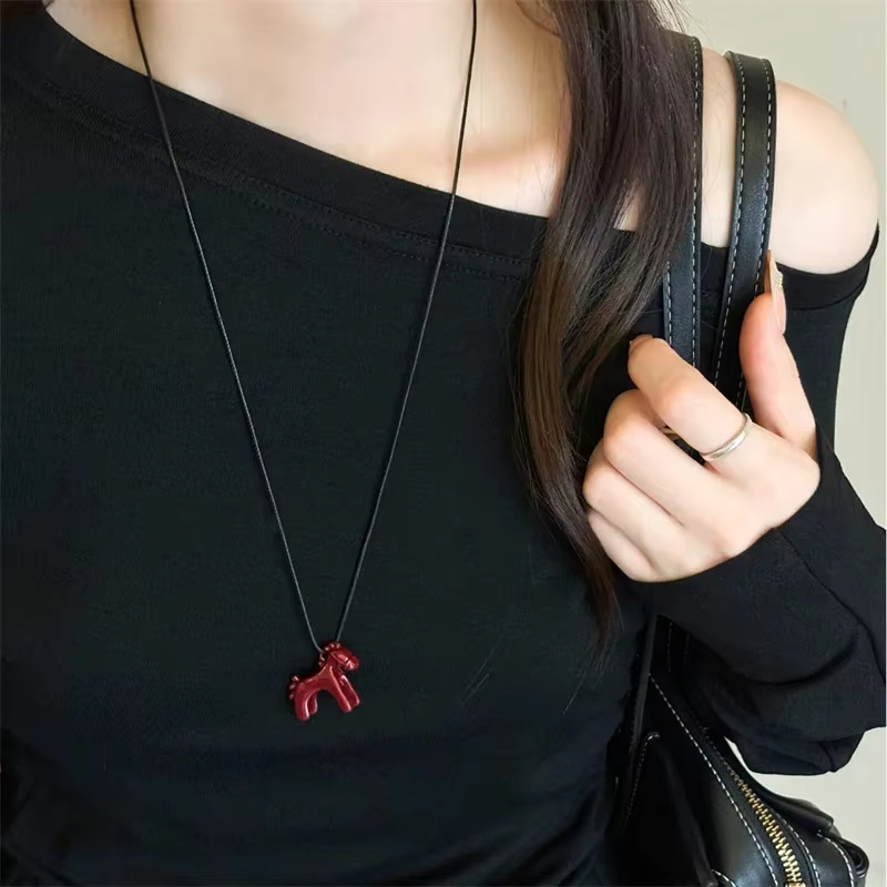 Collier Long avec pendentif cheval coloré pour femmes, chaîne de pull réglable, bijoux, accessoire d