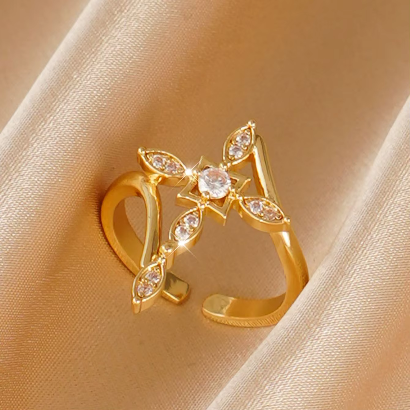 Bague élégante scintillante à motif croix, accessoire de bijouterie unique pour événements festifs