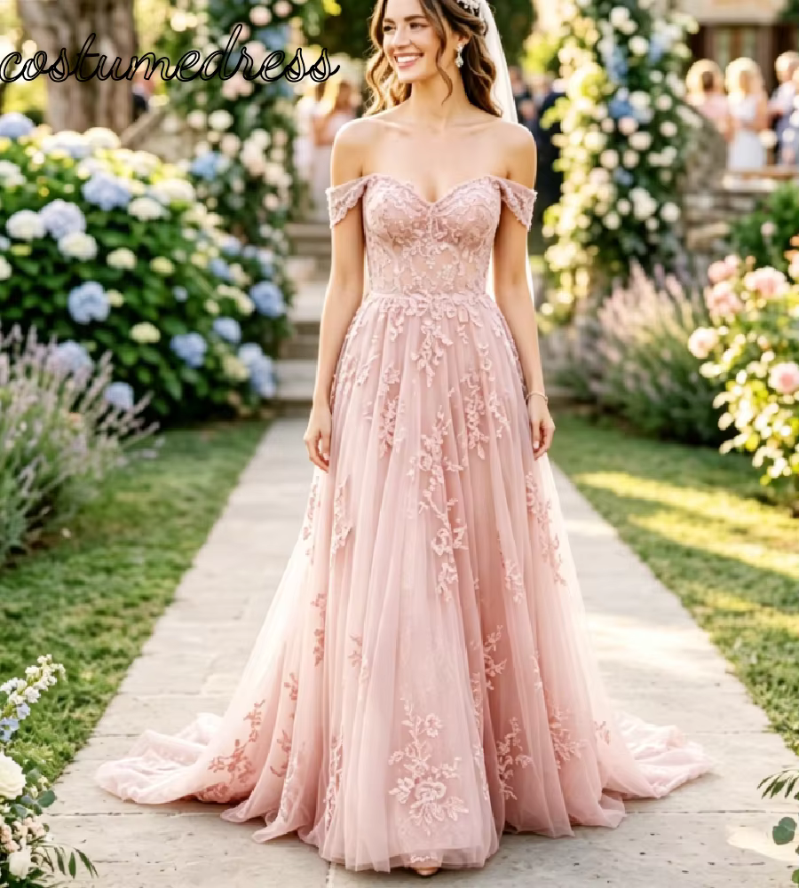 Robe de mariée bleu poussière épaules dénudées, bustier illusion en dentelle, appliques florales en 