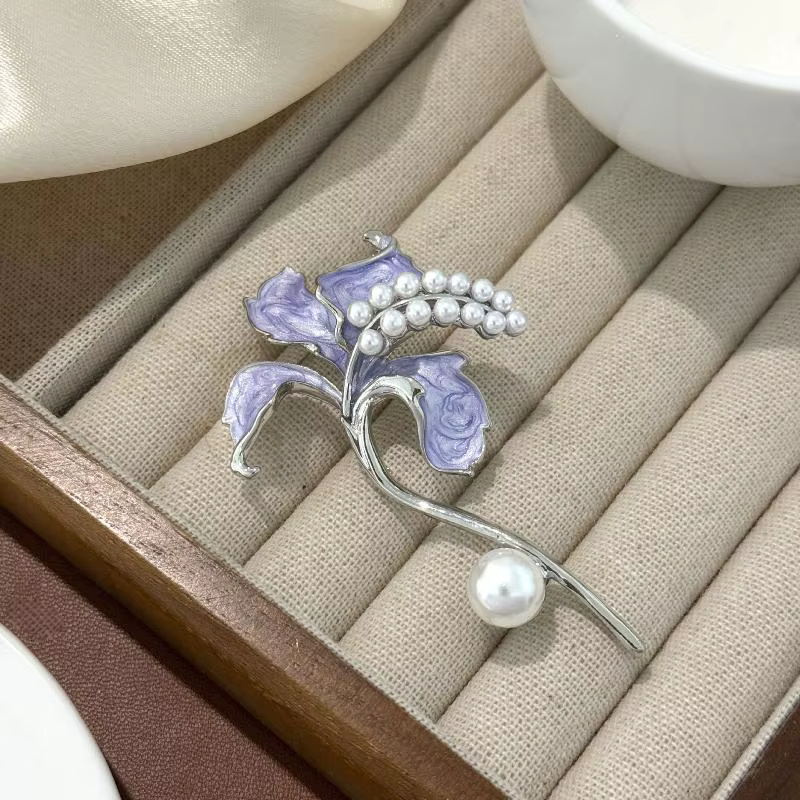 Broches de mode en émail imitation perle pour femmes, motifs fleurs de lys, accessoires de bijoux de