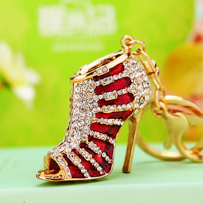 Porte-clés en émail à talons hauts avec bouche de poisson de déesse incrustée de biscuits créatifs, 