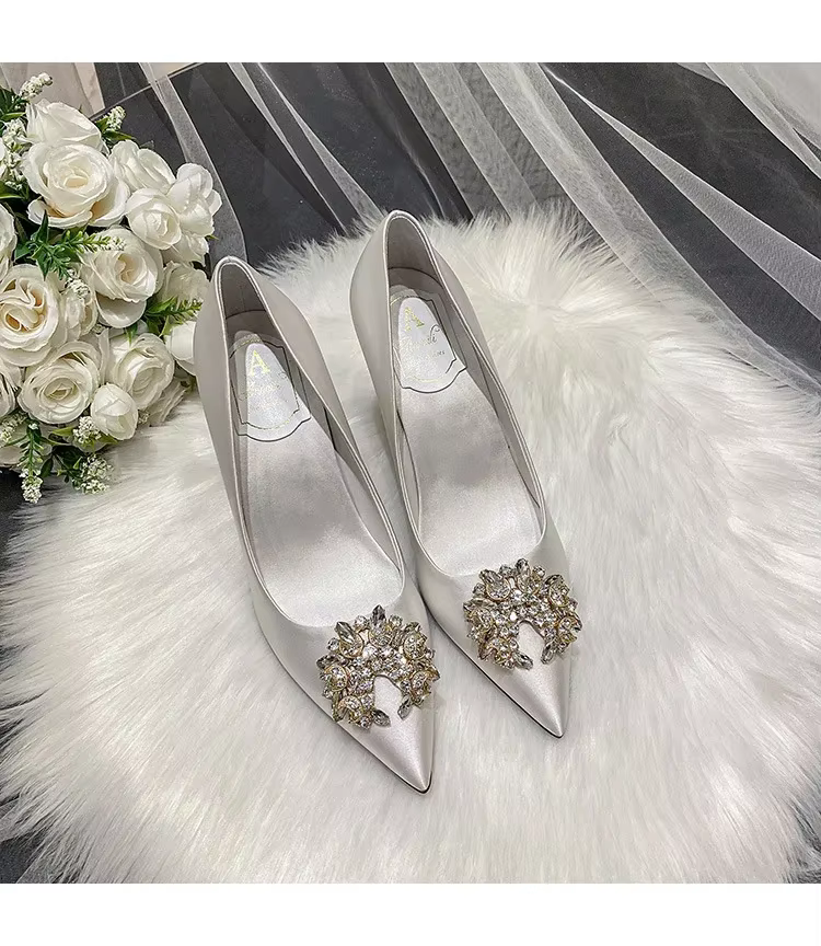 Chaussures de mariage françaises flocon de neige perle boucle blanc talons hauts Satin robe de demoi